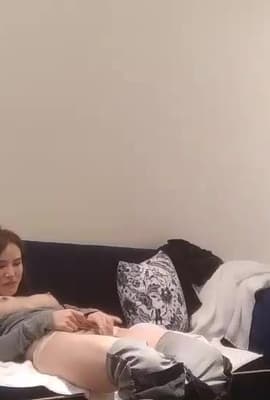 高质量苗条身材大奶妹子，吃完夜宵再来一炮沙发后入大力猛操，很是诱惑喜欢不要错过1