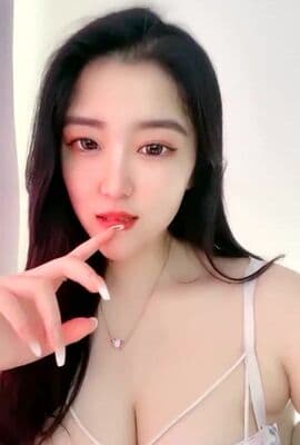 超美爆乳尤物这奶子真劲爆正点巨乳满屏都是白花花的嫩肉好想舔一舔21