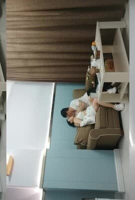 网聊良家人妻，约过来操B，白色西装御姐，舌吻掏出奶子吸吮，扶着大屁股后入1