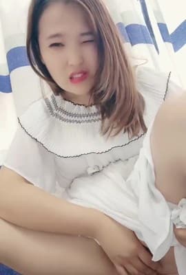 四川极品年轻妈妈 一边玩跳蛋又要带3岁的孩子 妈妈我想跟你玩 烦得很~没见妈妈在忙吗 香艳无比1