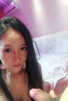 有钱人的玩物身材一级棒高颜值网红脸美女情趣酒店大战土豪先让她自己玩然后在情趣椅上肏她-11