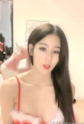 恩熙熙高颜值性感网红妹子情趣装热舞自摸，脱光摆弄姿势翘屁股近距离掰穴特写