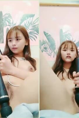 高颜值娇小身材萝莉萌妹子大黑牛自慰，近距离特写震动头部插入呻吟娇喘，很是诱惑喜欢不要错过!