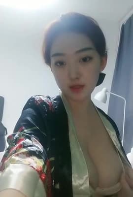 高颜值巨乳短发妹子露逼诱惑 白皙诱人大奶近距离特写逼逼非常粉嫩 很是诱惑喜欢不要错过!