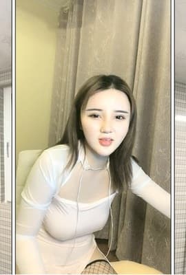良心主播，首次就洗澡，自慰，尿尿，巨乳肥臀网红脸，骚气十足极品尤物!
