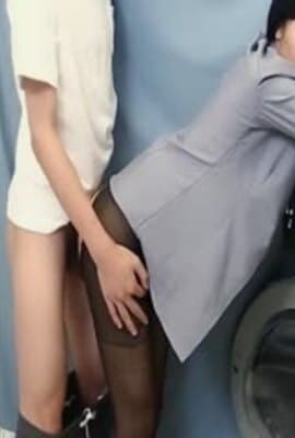 麻豆传媒-物业小姐黑丝诱惑顾客至上的性爱服务-韩依人