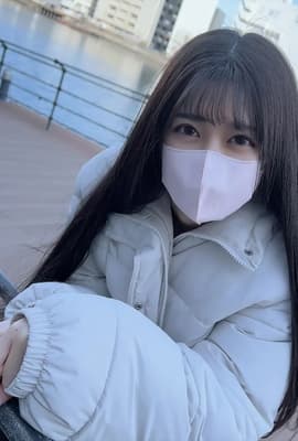 第一枪！ ！当众下流让我兴奋… 长着可爱脸庞的美女接待员，异性癖好到户外，嘴里射精喝光她的体液！ ！然后她被带到!