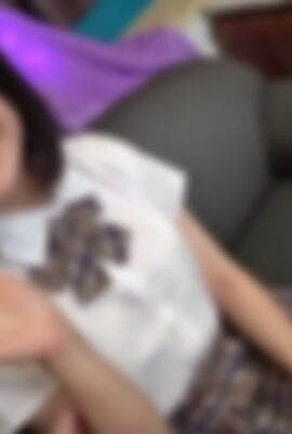 笑容十足的偶像级10代。皮肤白皙、身材苗条、尚未成熟的身体沉浸在快感中突然嚎啕大哭。「我怀孕了…」不安的-cd2!