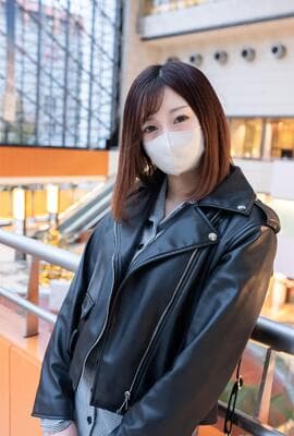 第一枪！ ！电影风格！一名在医疗办公室工作的好色女人在生日那天被告知脏话时沉浸在快感中，两次阴道射精！!