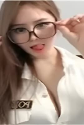 最美高顔值抖音女神超性感大尺度漂亮美乳制服诱惑奔跑晶骡子