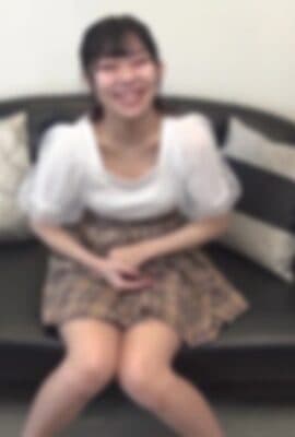 酷似偶像的10代生。不习惯陈子痛的馒头也毫不留情地大量中出！-cd1!