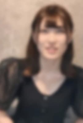 身材苗条、毛茸茸的二十一岁女大学生。课程结束时，她立即口交并射精。!