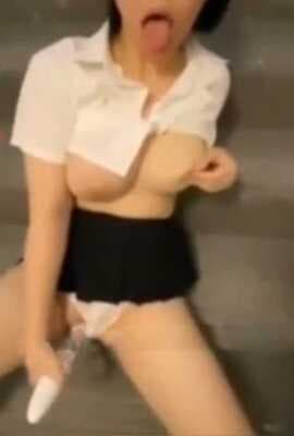 【嫩妹福利】爆操調教巨乳學生妹