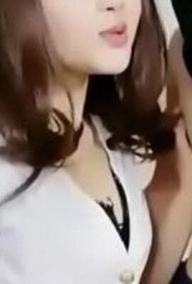 样子长得很像李小璐的主播雅妮和炮友各式姿势啪啪吃着啫哩吹箫