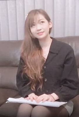 【台湾SWAG】美女主管以美色诱惑老板签约漂亮美乳爆裂黑丝穿着衣服沙发抽插爆操