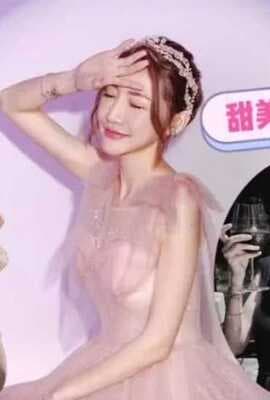 约炮大神陌陌网约白皙瑜伽教练展露风骚