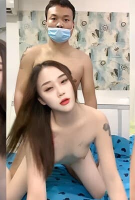 【无毛白虎女神】让大哥从床上干到床下激情上位浪叫呻吟，无毛白虎逼真骚，呻吟可射不要错过1