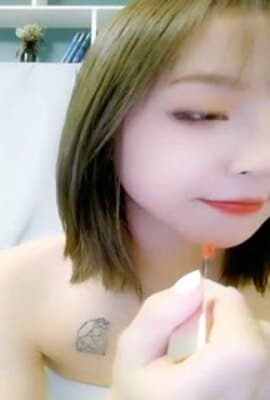高颜值苗条身材短发妹子(冷冷)洗澡自慰 !!