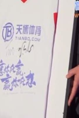 深夜约操酷似秦岚的妹妹，两次高潮后因为B疼发生激情争吵_#探花
