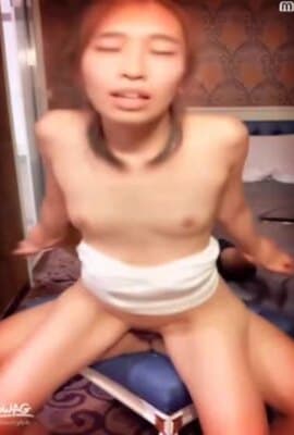 马尾辫小姐姐吸吮舔屌非常淫荡口活一流翘起屁股扣穴好想要各种场景超逼后入蜜桃臀小骚逼