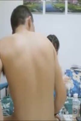 约啪01年JK校园风清纯嫩妹倒立69口交扣穴后入娇喘呻吟！！