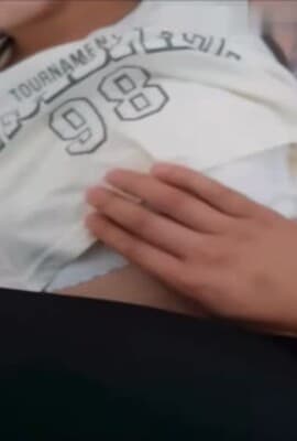 【重磅推荐啤酒里放催情药操女友】史上最粉嫩白虎馒头逼，无套内射