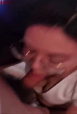 【最新整理真实露脸自拍合集】不同风格的女人，总有一款你会喜欢